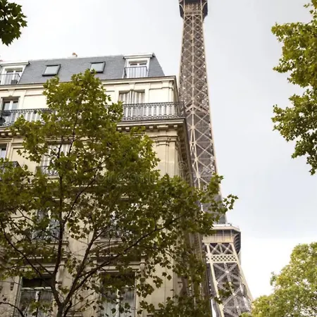3 Bedroom Eiffel Tower Apartment *